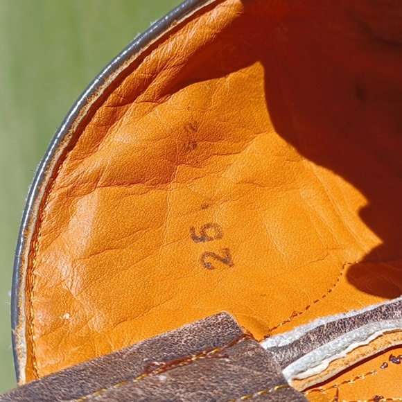 Black stone Boots, pointed toe, gold thread and sequins - Picture 5 of 8